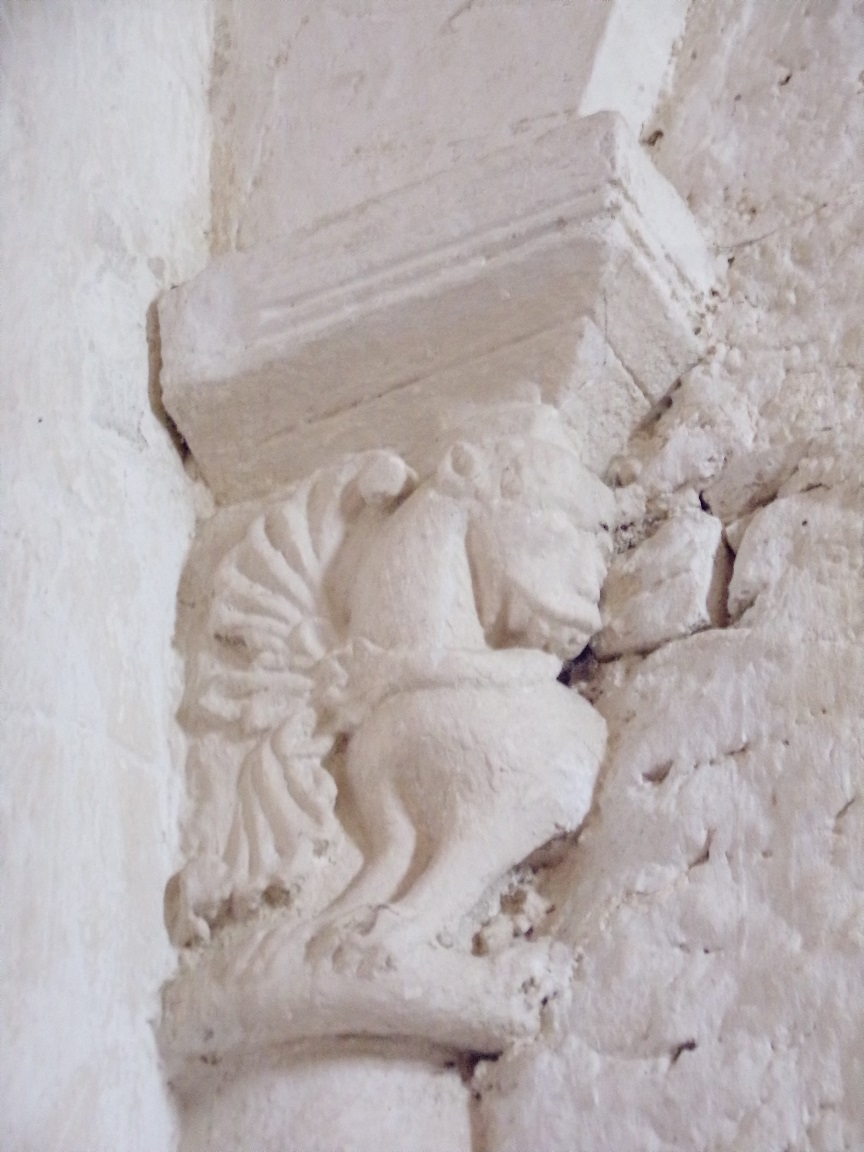 Matha - L'église Saint-Pierre de Marestay - Un modillon (13 août 2018)