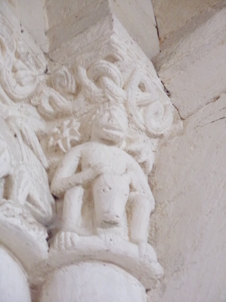 Matha - L'église Saint-Pierre de Marestay - Un modillon (13 août 2018)