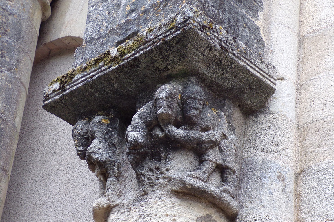 Matha - L'église Saint-Pierre de Marestay - Un modillon (21 juillet 2017)