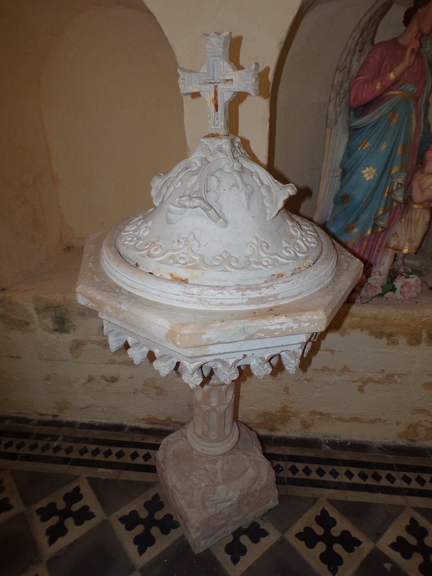 Mesnac - L'église Saint-Pierre - Fonts baptismaux (16 septembre 2018)