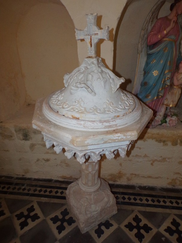 Mesnac - L'église Saint-Pierre - Fonts baptismaux (16 septembre 2018)