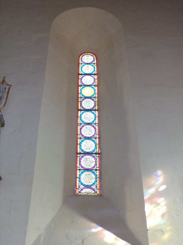 Mesnac - L'église Saint-Pierre - Un vitrail (16 septembre 2018)