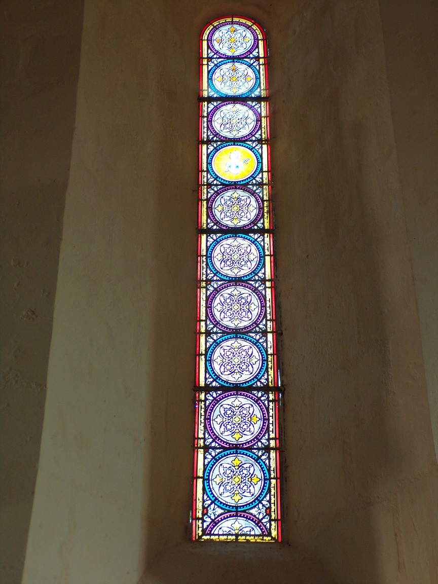 Mesnac - L'église Saint-Pierre - Un vitrail (16 septembre 2018)