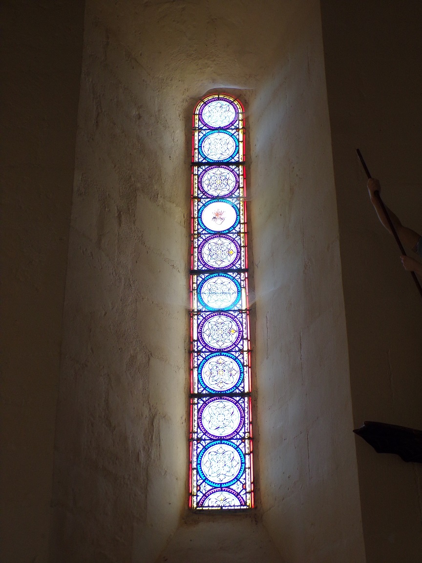 Mesnac - L'église Saint-Pierre - Un vitrail (16 septembre 2018)
