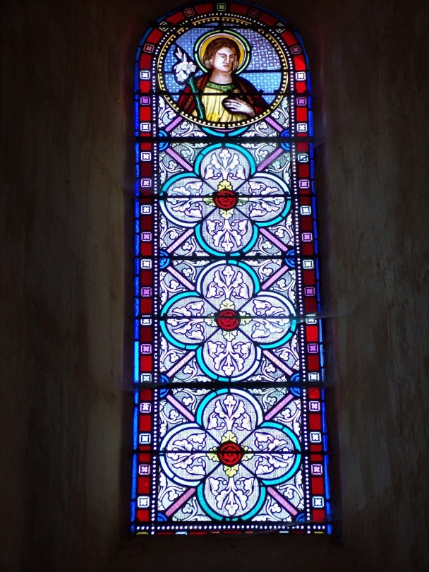 Mesnac - L'église Saint-Pierre - Un vitrail (16 septembre 2018)