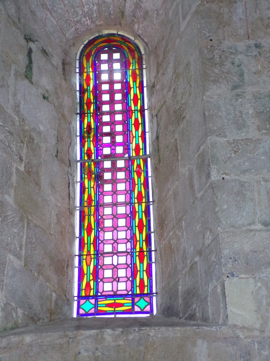 Migron - L'église Saint-Nazaire - Un vitrail (19 juin 2018)