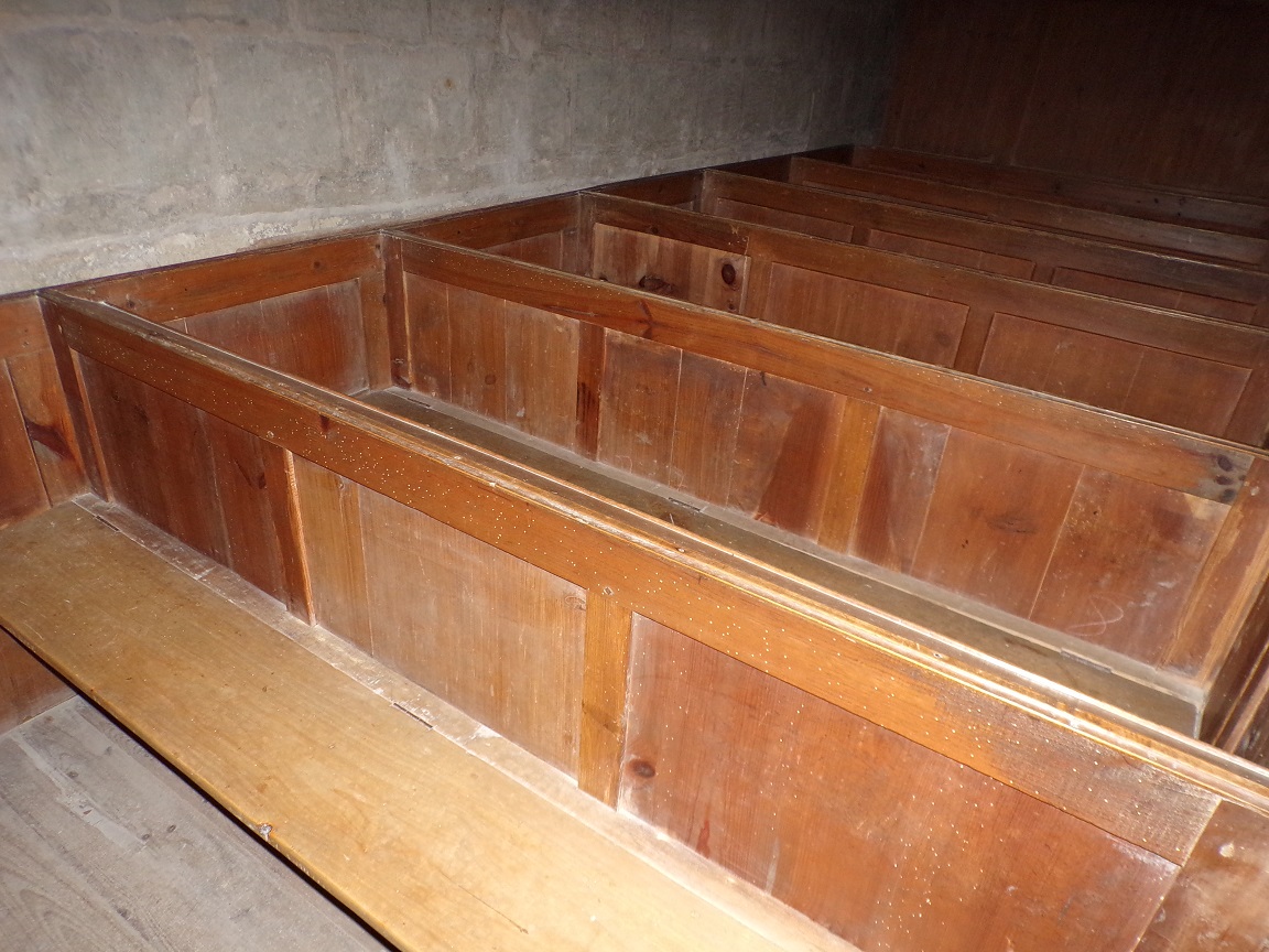 Pérignac - L'église Saint-Pierre - Les bancs (25 juin 2018)