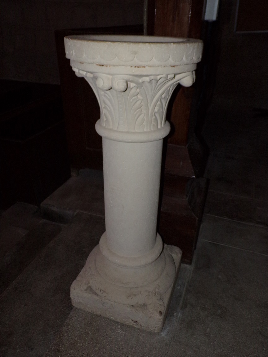 Pérignac - L'église Saint-Pierre - Le bénitier (25 juin 2018)