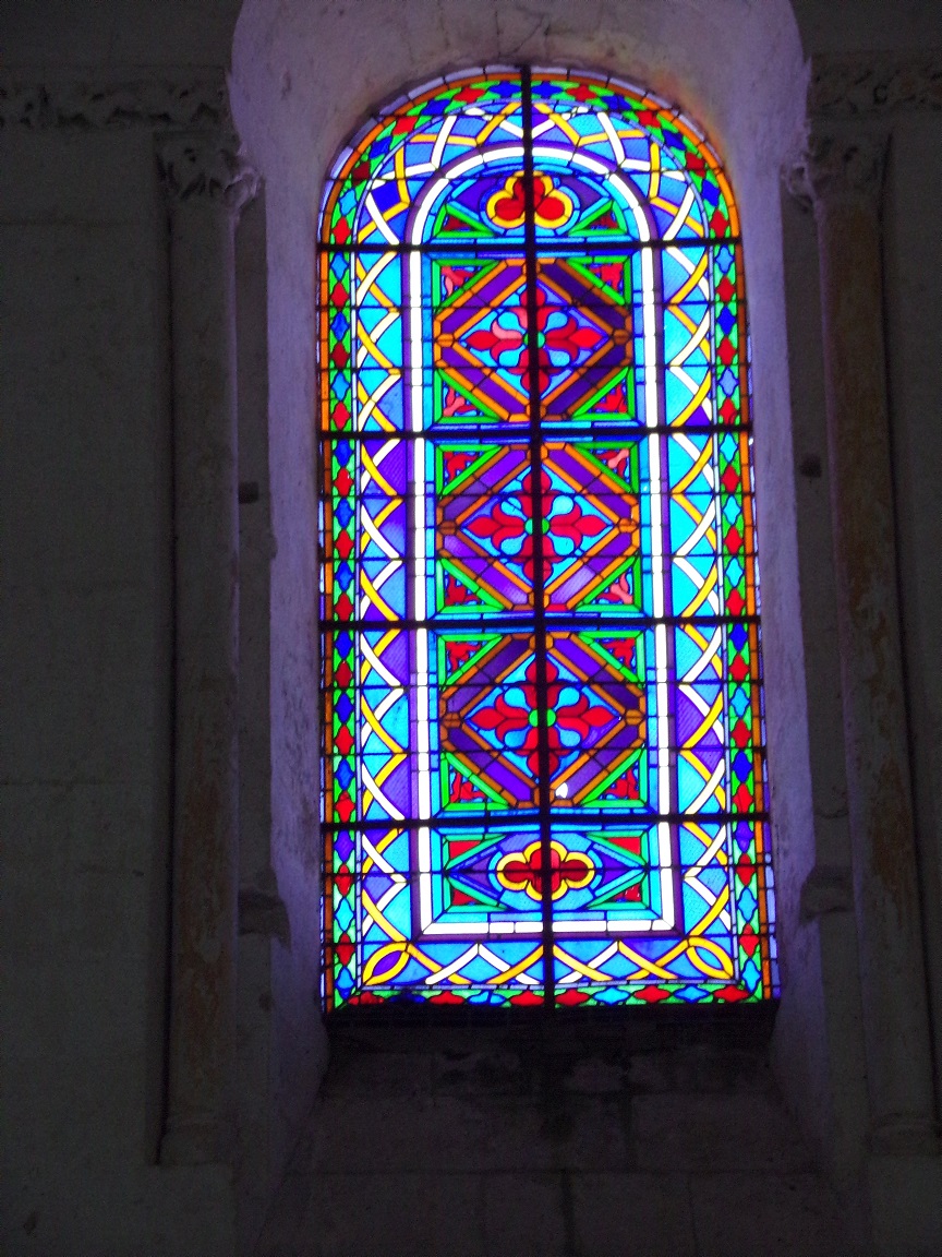 Pérignac - L'église Saint-Pierre - Un vitrail (25 juin 2018)