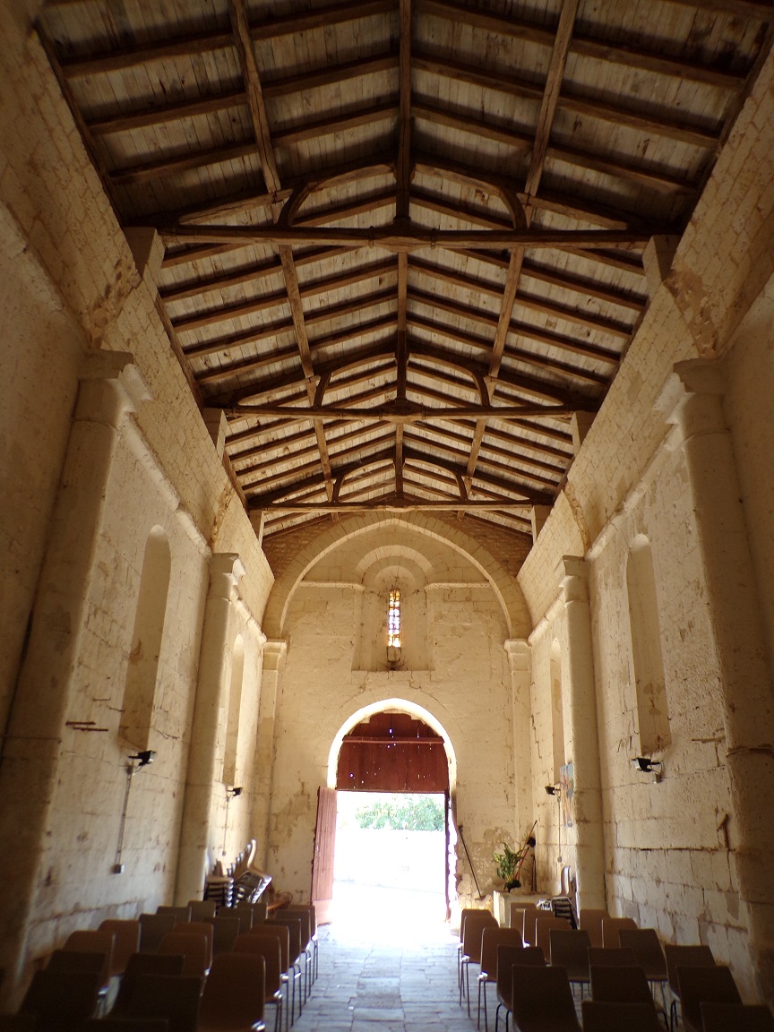 Plaizac - L'église Saint-Hippolyte - Vue de l'autel (21 août 2018)