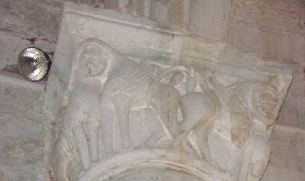 Rouffiac - L'église Saint-Vivien - Un modillon (17 juillet 2018)