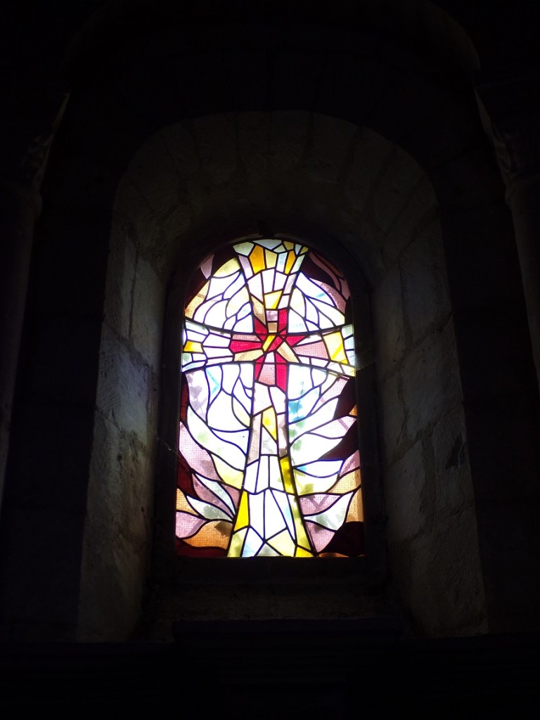 Rouffiac - L'église Saint-Vivien - Un vitrail (17 juillet 2018)