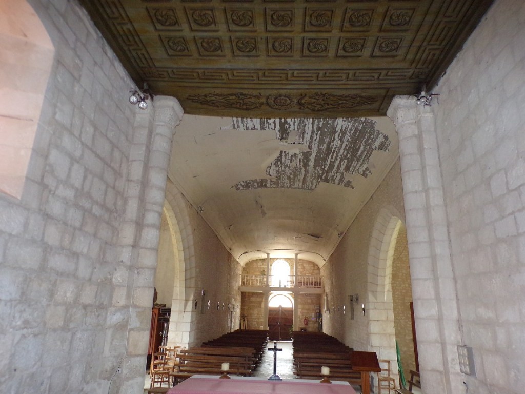 Rouffiac - L'église Saint-Vivien - Vue de l'autel (17 juillet 2018)