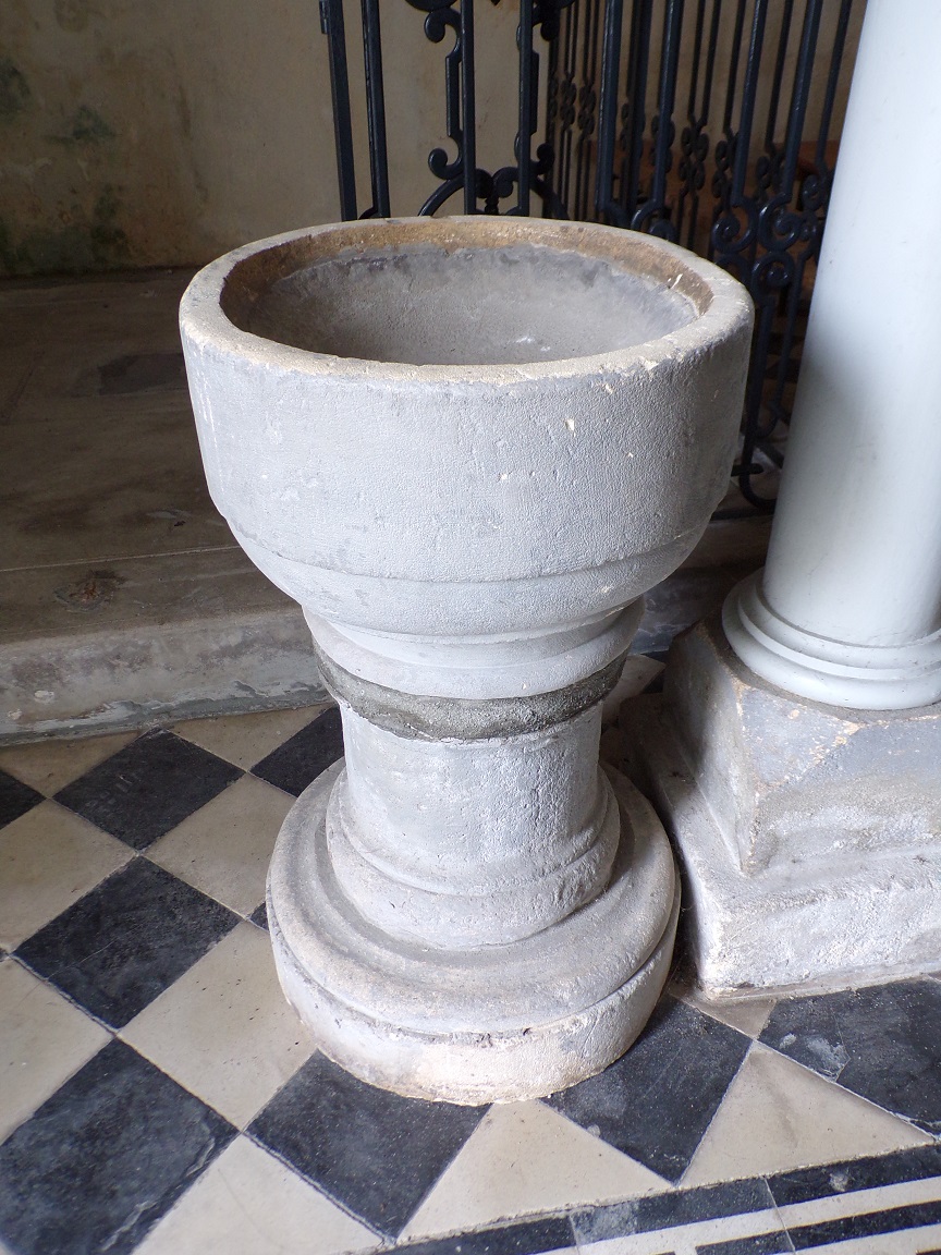 Saint-Laurent de Cognac - L'église Saint-Laurent - Le bénitier (31 mai 2018)