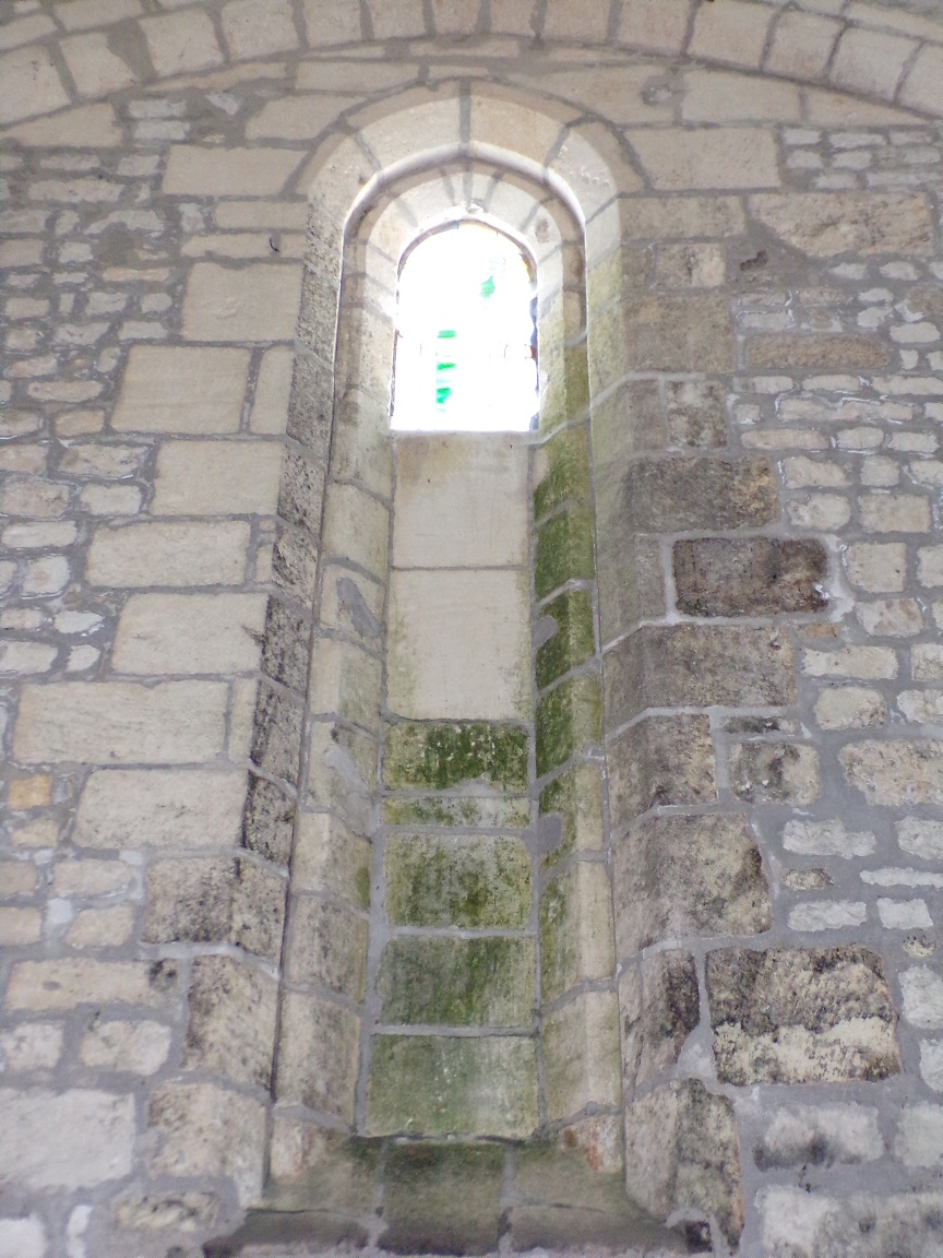 Saint-Preuil - L'église Saint-Projet - Une fenêtre (20 juin 2018)