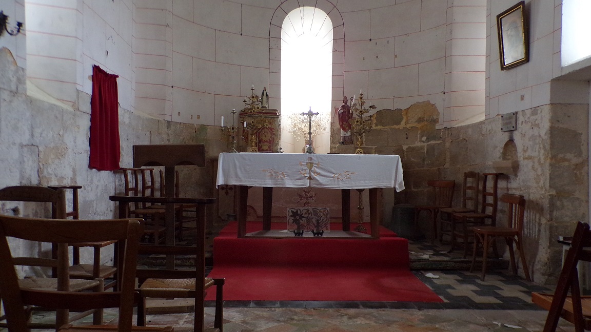 Boutiers-Saint-Trojan - L'église Saint-Trojan - L'autel (23 avril 2018)