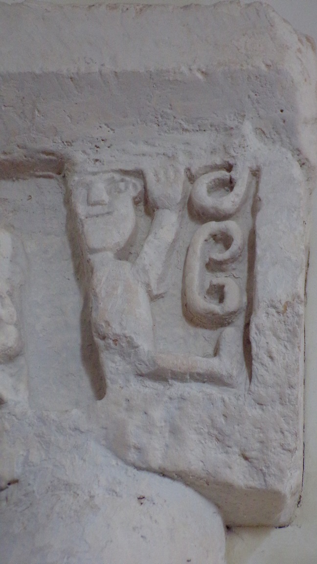 Boutiers-Saint-Trojan - L'église Saint-Trojan - Un modillon figuratif (23 avril 2018)