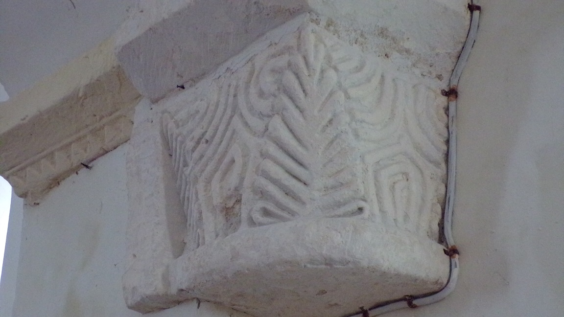 Boutiers-Saint-Trojan - L'église Saint-Trojan - Un modillon figuratif (23 avril 2018)