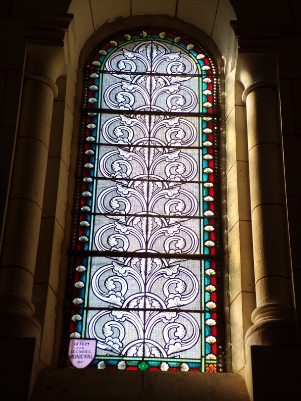 Sainte-Sévère - L'église Saint Augustin - Le vitrail 'Offert par le conseil municipal 1897' (23 juillet 2018)