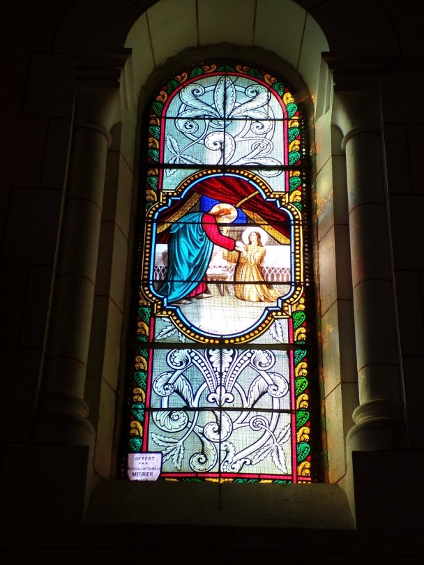 Sainte-Sévère - L'église Saint Augustin - Le vitrail 'F. Lagrange offert par M Paul et Mme Camille MEGRIER' (23 juillet 2018)