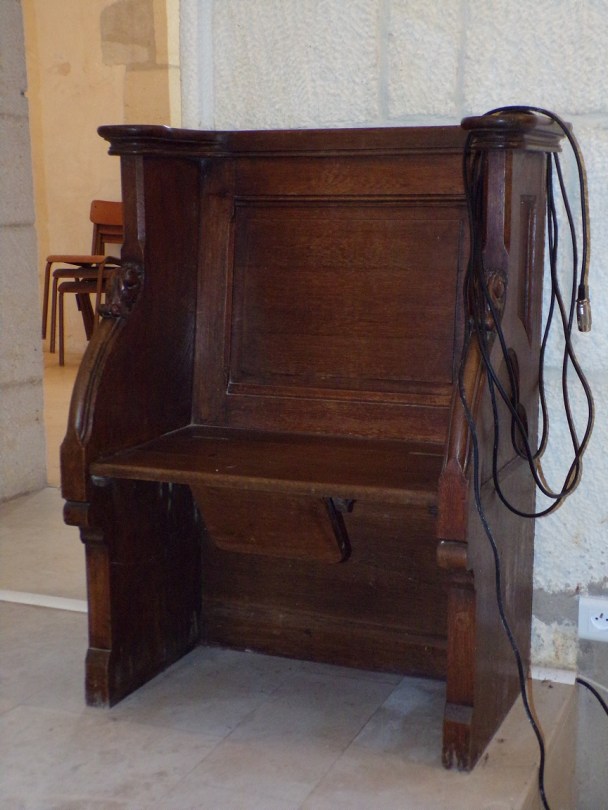 Salignac-sur-Charente - L'église Saint-Louis - Une stalle (27 juin 2018)