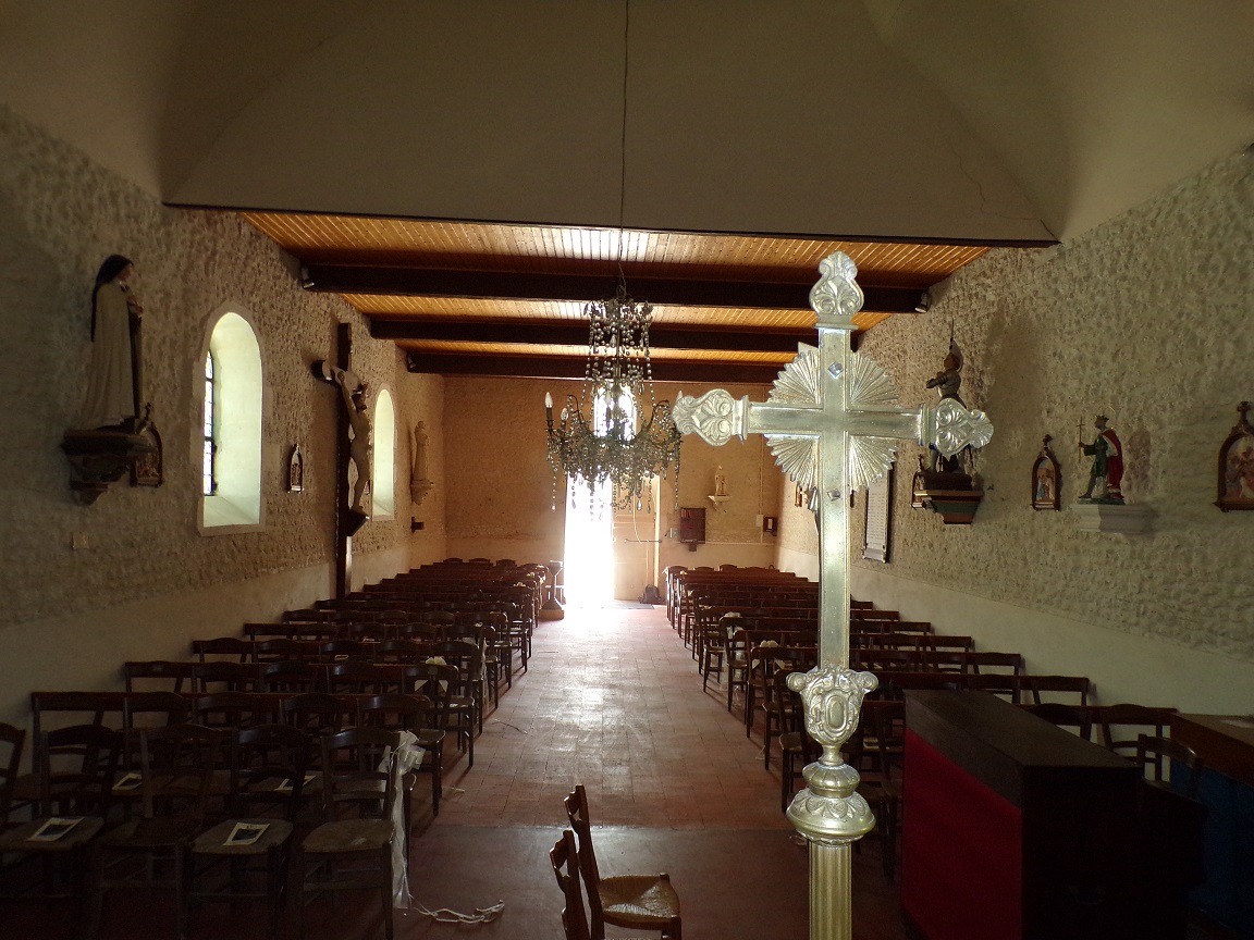 Salignac-sur-Charente - L'église Saint-Louis - Vue de l'autel (27 juin 2018)