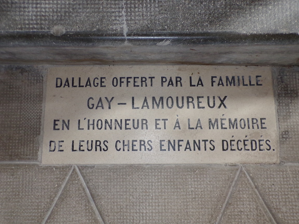 Salles d'Angles - La Chapelle des Templiers - Dallage offert par Gay Lamoureux (30 juin 2020)