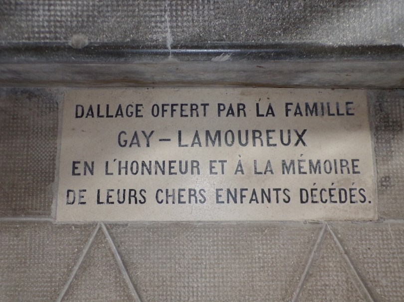 Salles d'Angles - La Chapelle des Templiers - Dallage offert par Gay Lamoureux (30 juin 2020)