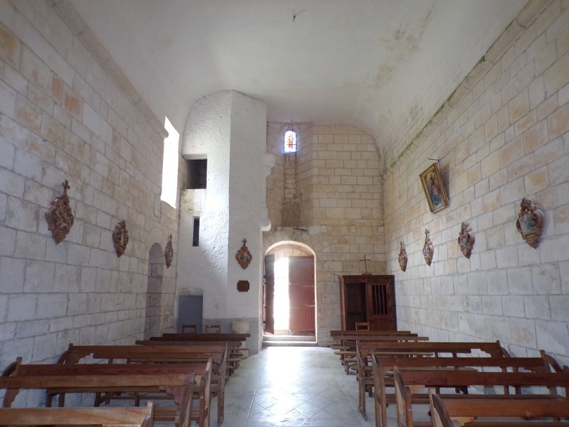 Salles d'Angles - La Chapelle des Templiers - Vue de l'autel (30 juin 2020)