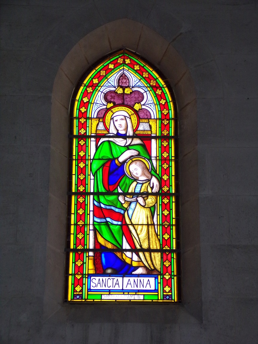 Segonzac - L'église Saint-Pierre - Le vitrail 'Sainte Anne' (11 juillet 2018)