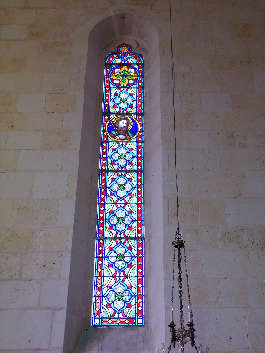 Segonzac - L'église Saint-Pierre - Un vitrail (11 juillet 2018)