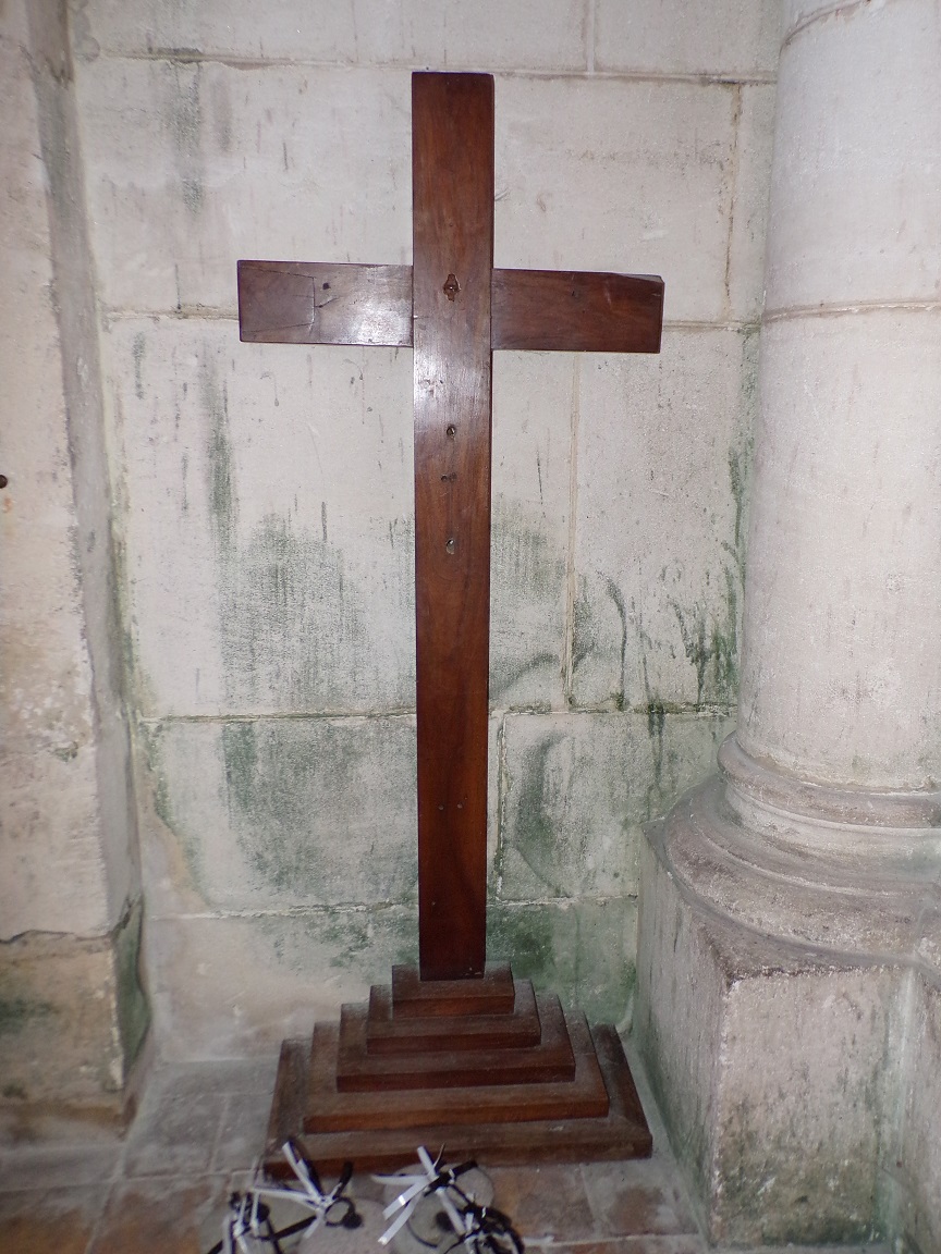 Segonzac - L'église Saint-Pierre - Une croix (11 juillet 2018)