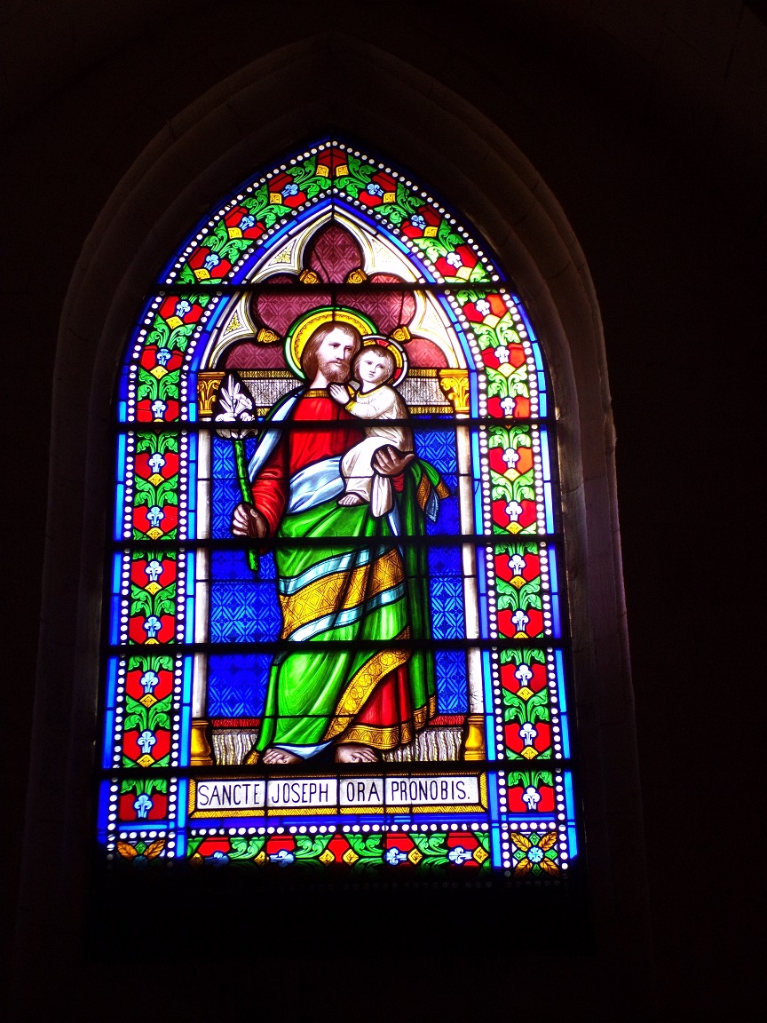 Segonzac - L'église Saint-Pierre - Le vitrail 'Saint Joseph' (11 juillet 2018)