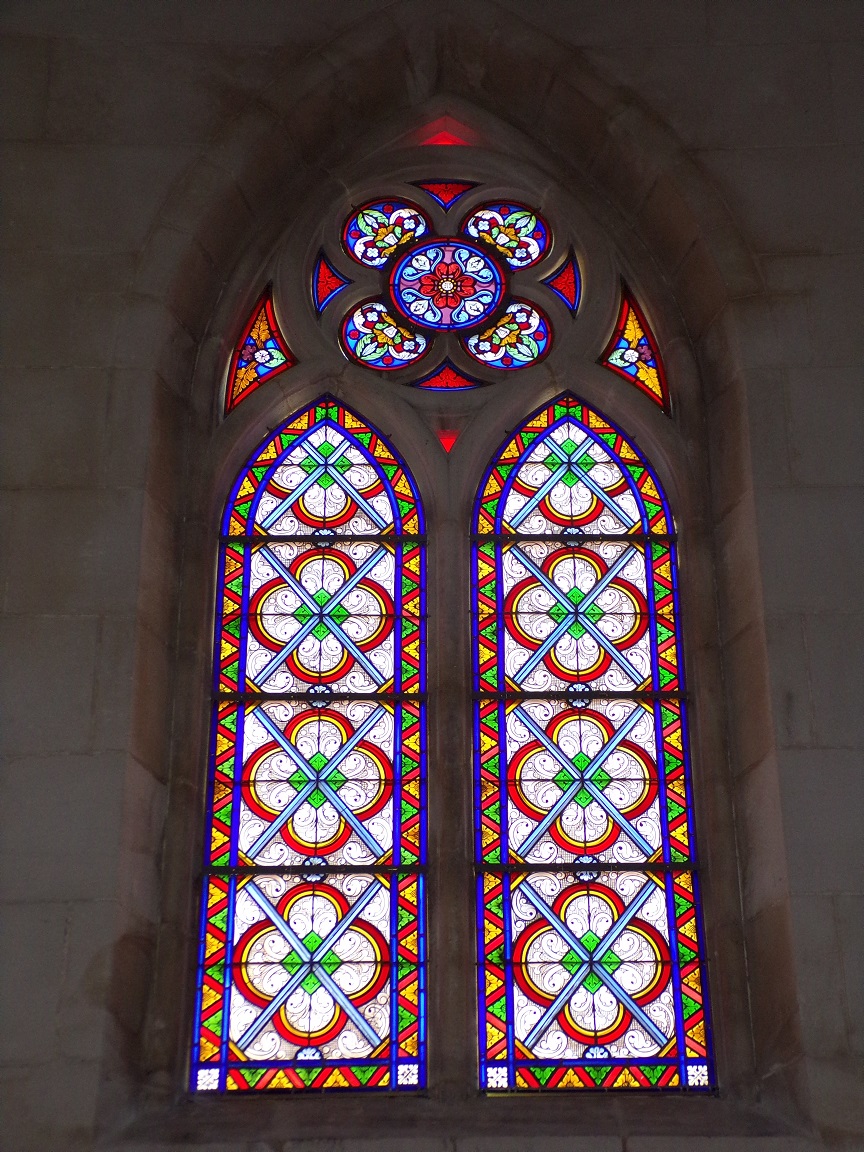 Segonzac - L'église Saint-Pierre - Un vitrail (11 juillet 2018)