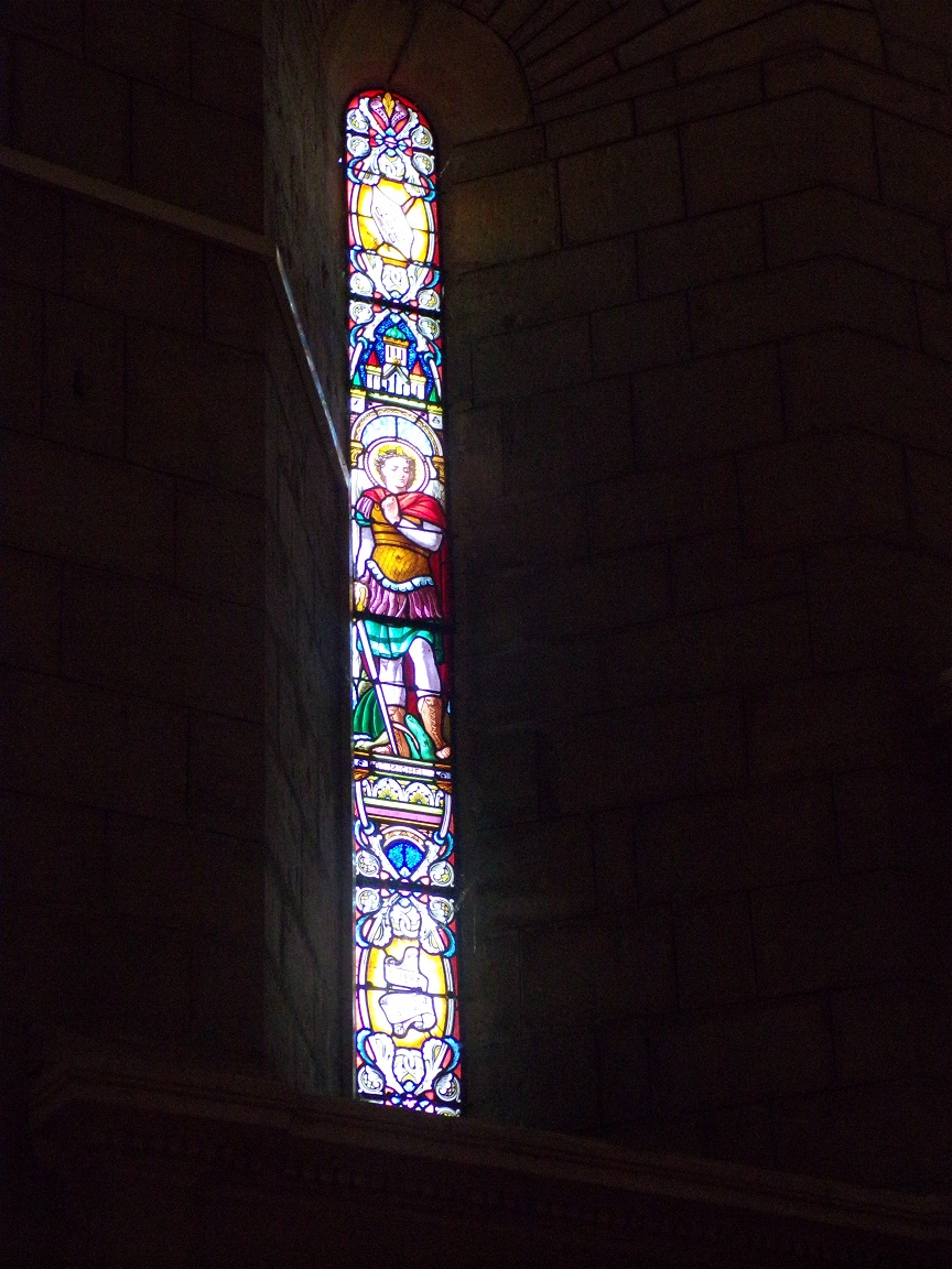 Sigogne - L'église Saint-Martin - Le vitrail 'Saint-Michel' (29 juillet 2019)