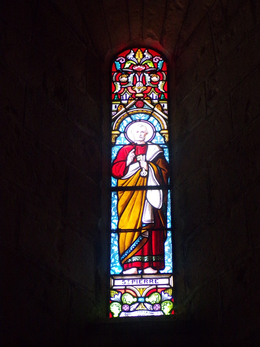 Sigogne - L'église Saint-Martin - Le vitrail 'Saint-Pierre' (29 juillet 2019)
