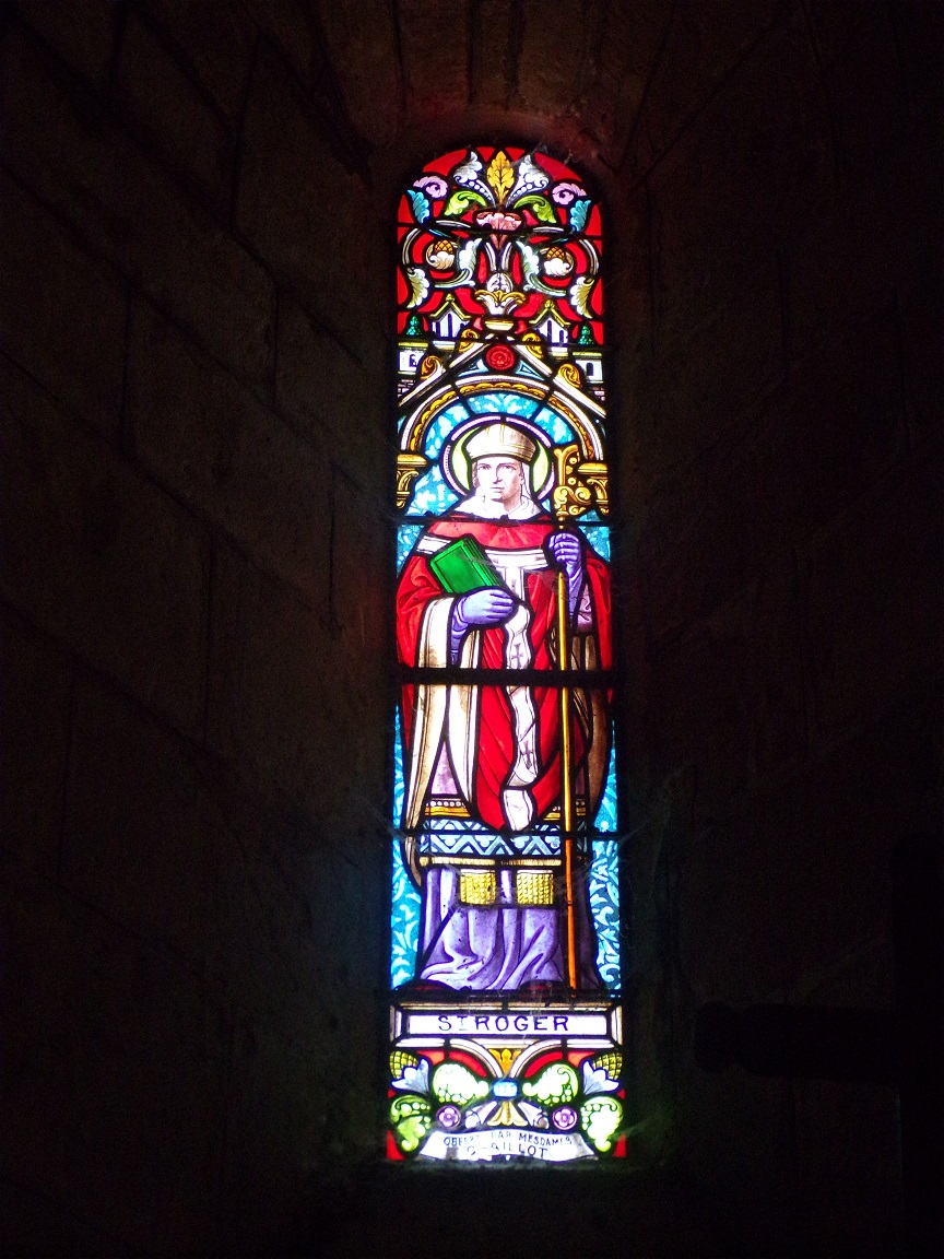 Sigogne - L'église Saint-Martin - Le vitrail 'Saint-Roger' (29 juillet 2019)