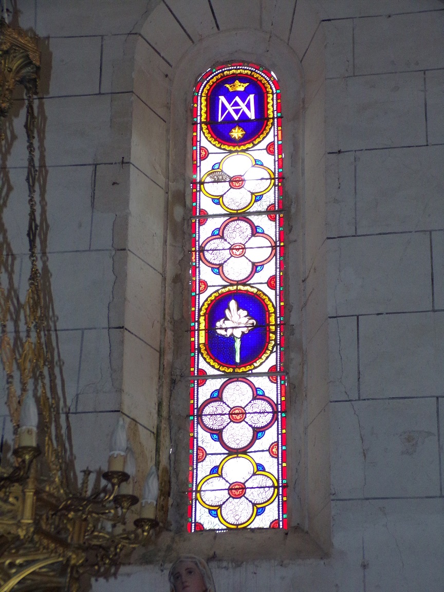 Verrières - L'église Saint-Palais - Un vitrail (7 mai 2018)