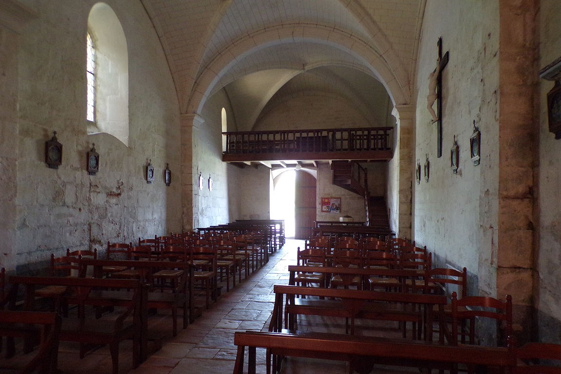 Bréville - L’église Saint-Benoît - Vue de l'autel (27 mai 2017)