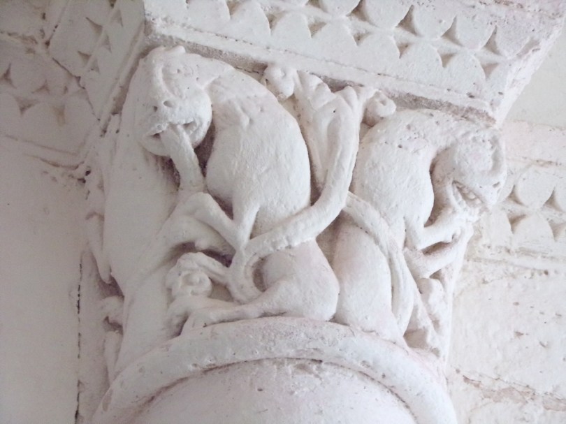 Brie-sous-Matha - L'église Saint-Pierre - Un modillon (13 août 2018)