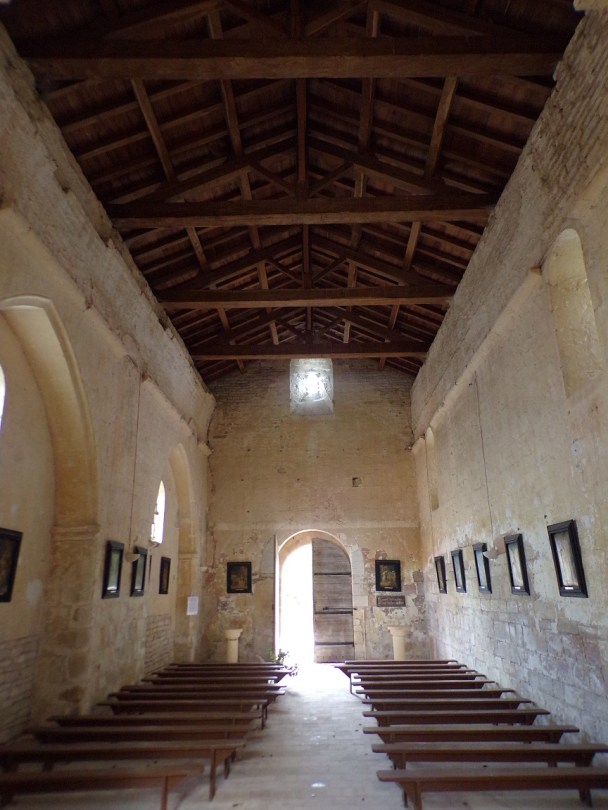 Brie-sous-Matha - L'église Saint-Pierre - Vue de l'autel (13 août 2018)