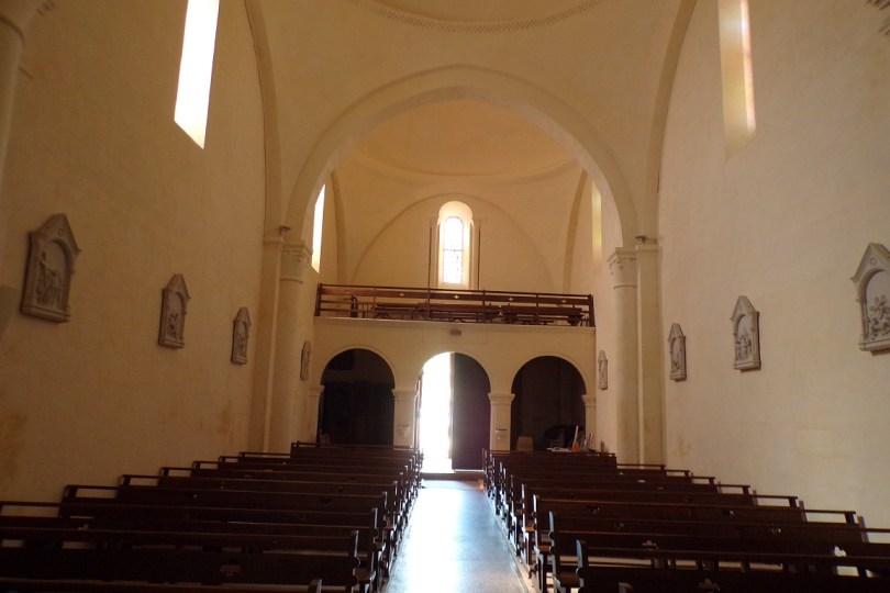 Cherves - L'église Saint-Vivien - Vue de l'autel (3 avril 2017)