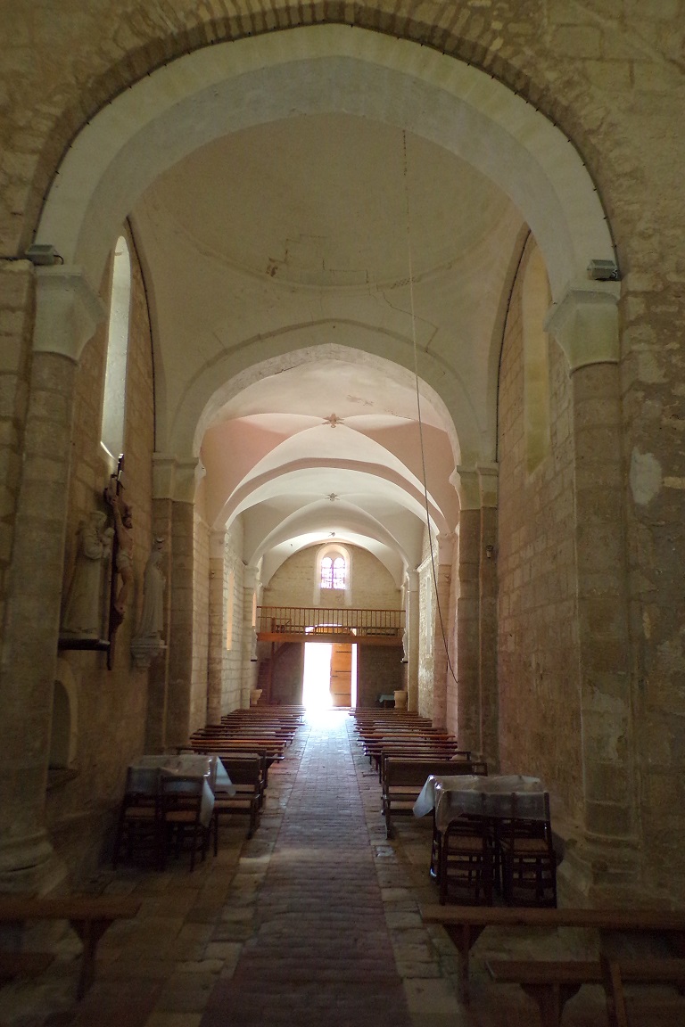 Courbillac - L'église - Vue de l'autel (12 juin 2017)