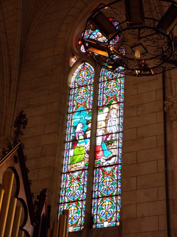 Église Saint-Martin, du Sacré-Coeur - Le vitrail 'Merci à Notre-Dame de Lourdes - Janvier 1926 C.C.P.' (2 janvier 2019)