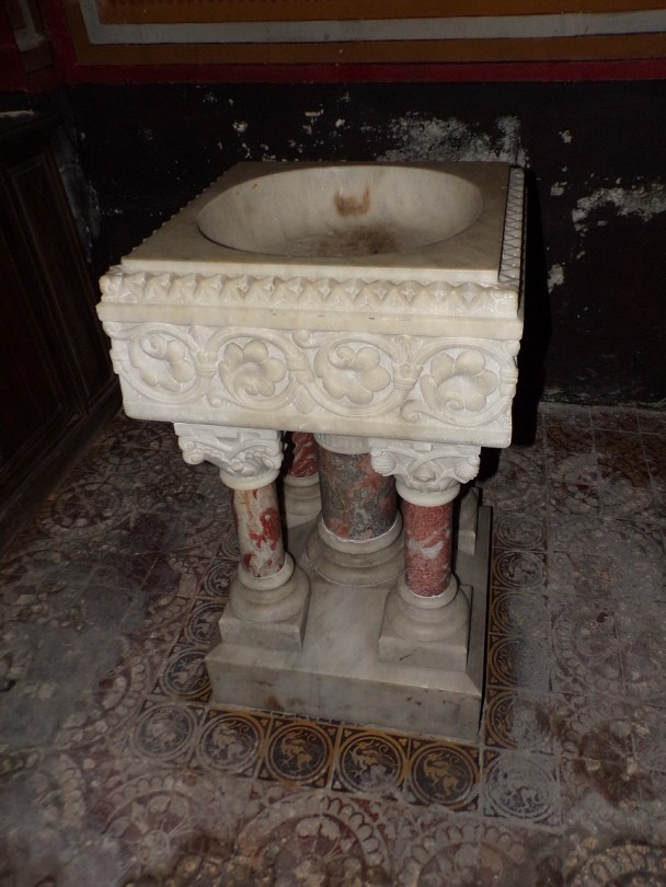 rue Aristide Briand - L'église Saint-Léger - Fonts baptismaux (25 février 2019)