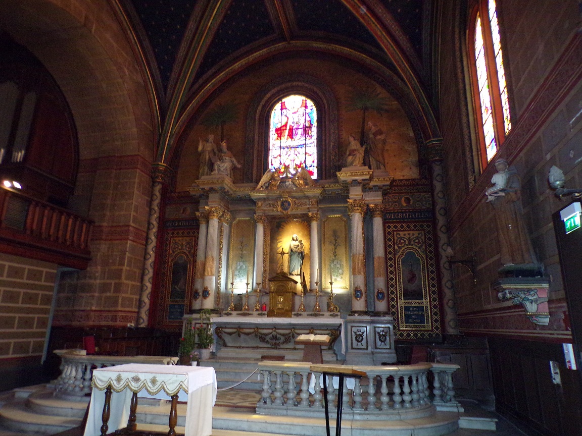 rue Aristide Briand - L'église Saint-Léger - La chapelle 'La Vierge à l'Enfant' (13 août 2016)