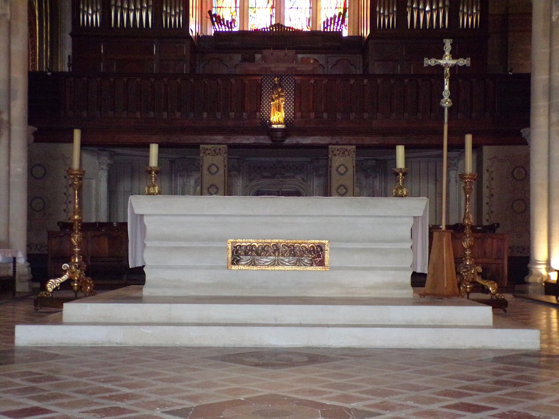 rue Aristide Briand - L'église Saint-Léger - L'autel (25 février 2021)