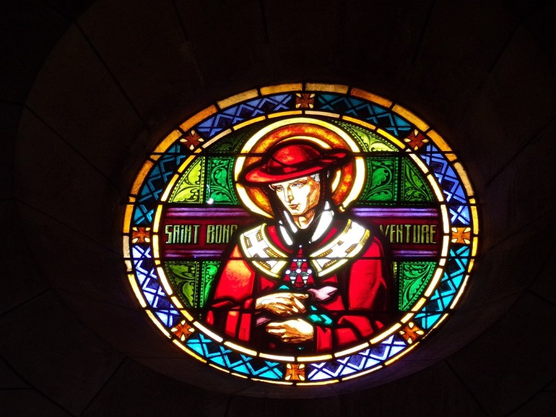 Eglise Saint Antoine – Le vitrail 'Saint Bona Venture' (19 mars 2021)