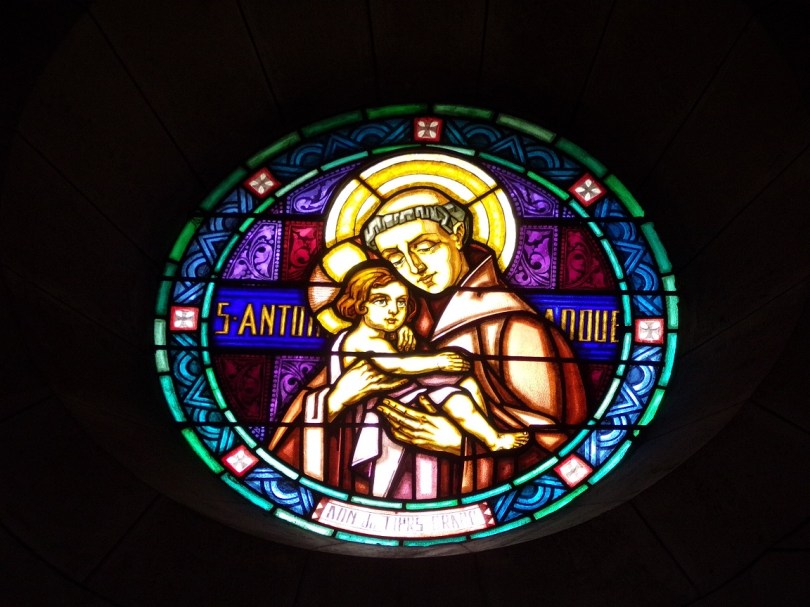 Eglise Saint Antoine – Le vitrail 'St Antoine de Padoue' (19 mars 2021)