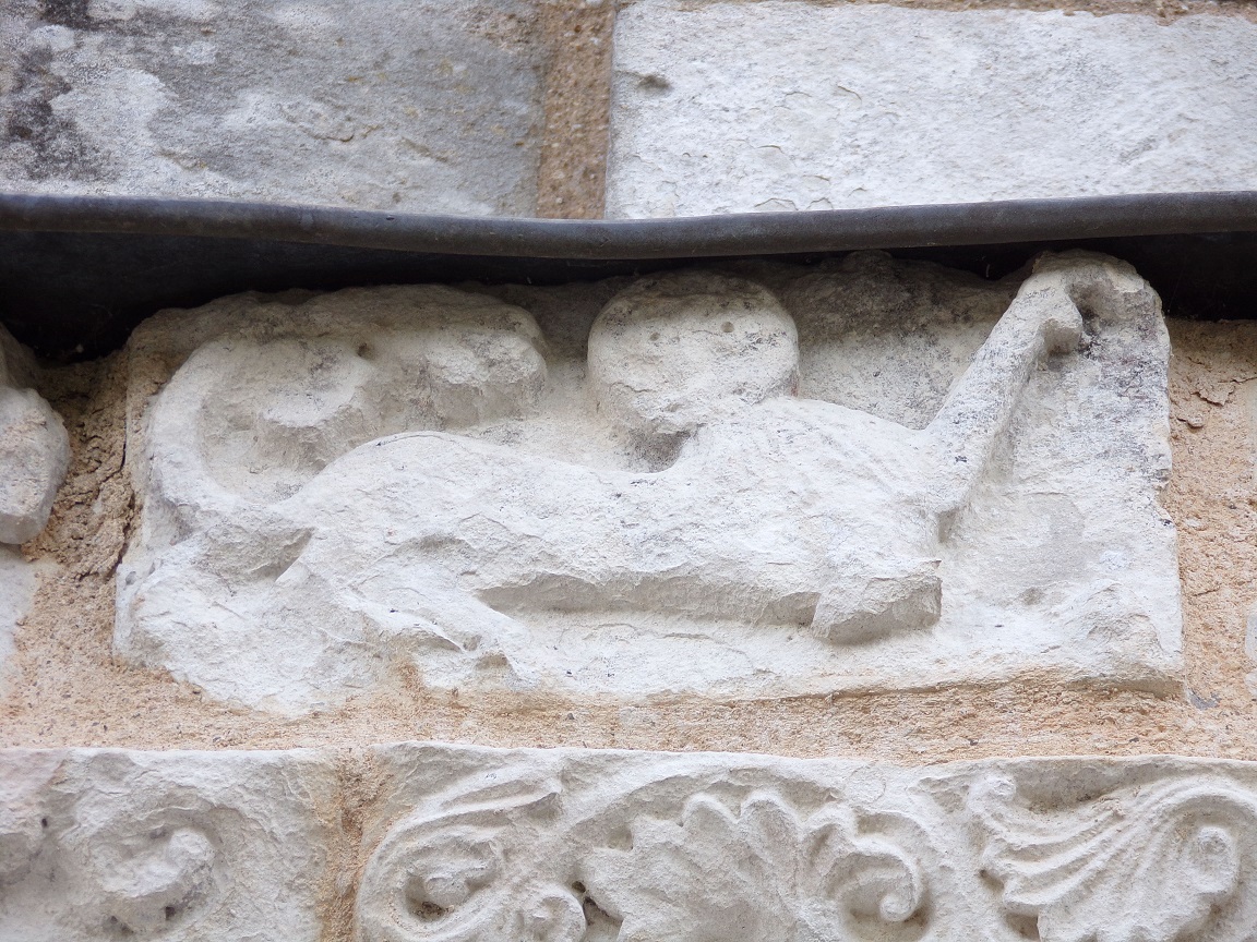 Genté – L’église Saint-Médard - Animal sculpté (1 juillet 2021)